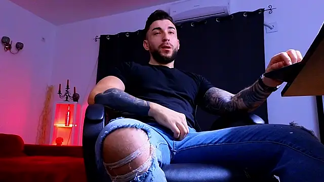 MightyAaron66 online show from December 2025 05:42:02 AM