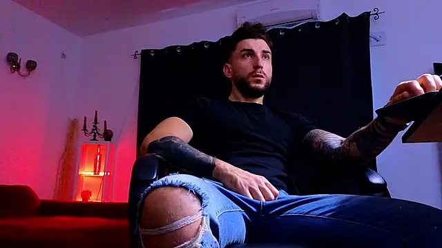 MightyAaron66 online show from November 2025 05:44:01 AM