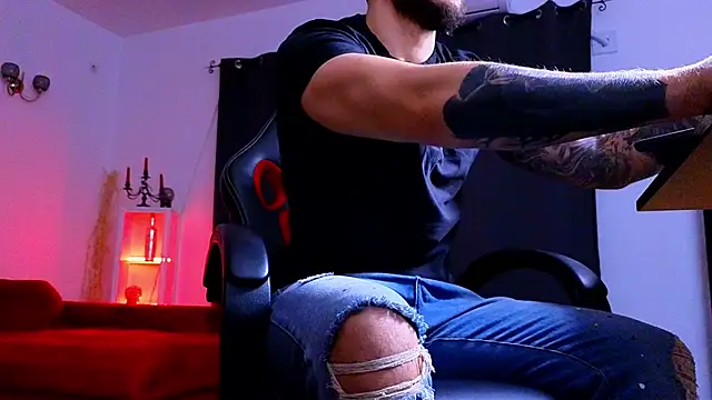 MightyAaron66 online show from November 2025 04:46:01 AM