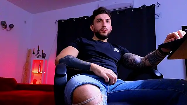 MightyAaron66 online show from November 2025 03:50:02 AM