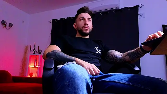MightyAaron66 online show from October 2025 01:33:02 AM