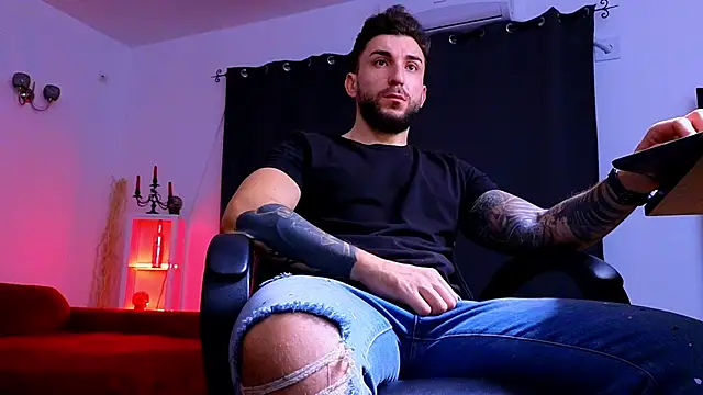 MightyAaron66 online show from November 2025 04:01:02 AM