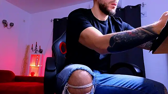 MightyAaron66 online show from October 2025 04:35:02 AM