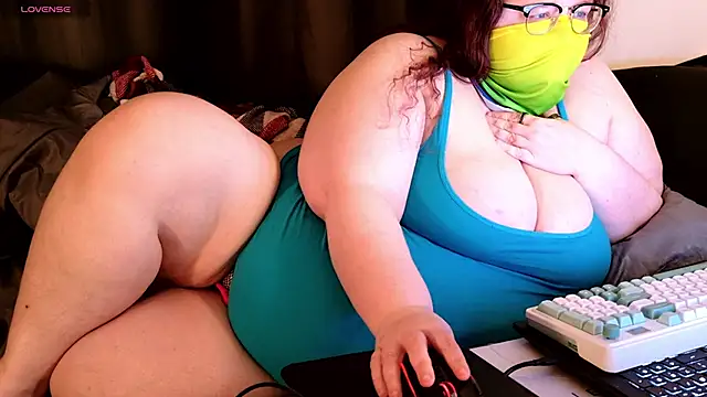 Snapshot of DoubleCherryBombXO chatting on October 2025 06:34:02 AM DoubleCherryBombXO online show from October 2025 06:34:02 AM