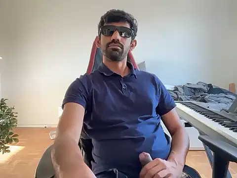 dominanthubby online show from April 2026 04:37:01 PM