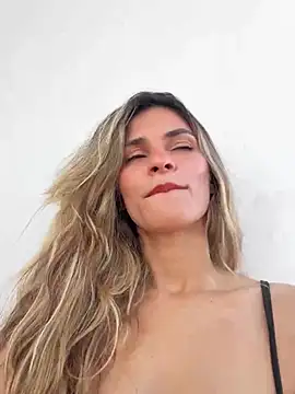 Snapshot of cuteluci_ chatting on June 2026 12:27:02 PM cuteluci online show from June 2026 12:27:02 PM