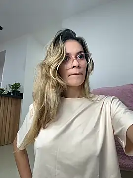 Snapshot of cuteluci_ chatting on June 2026 06:46:01 AM cuteluci online show from June 2026 06:46:01 AM