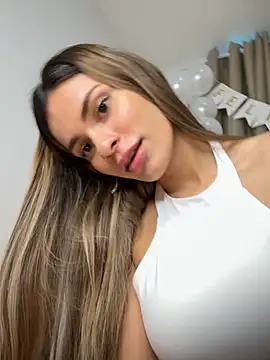 cuteluci  online show from October 2025 01:36:02 PM