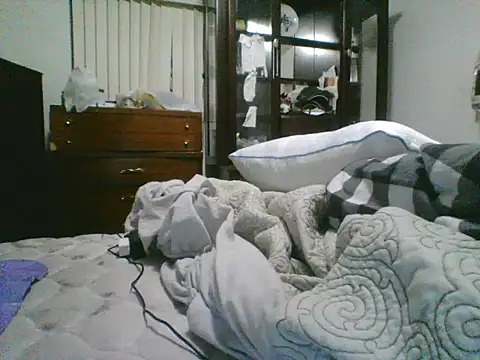 Emilylyn2501 online show from November 2025 03:38:01 AM