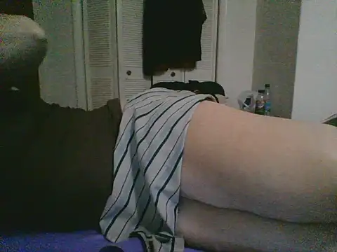 Emilylyn2501 online show from October 2025 01:18:01 AM