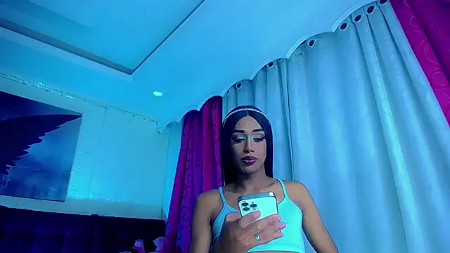 NahomiCamper online show from November 2025 10:37:02 PM