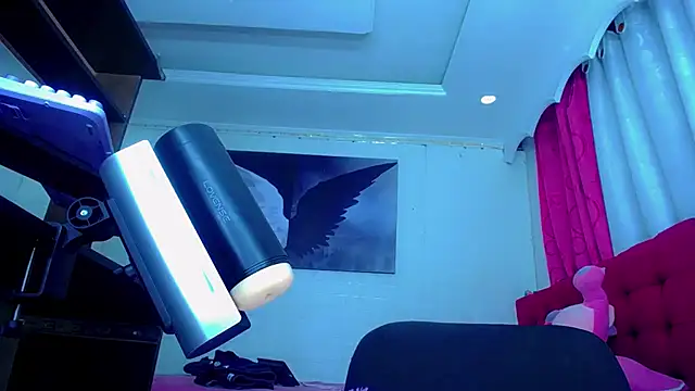 NahomiCamper online show from December 2025 01:34:02 PM