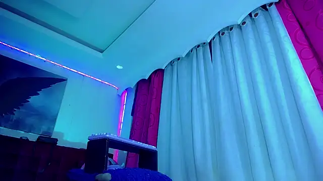 NahomiCamper online show from September 2025 02:06:01 AM
