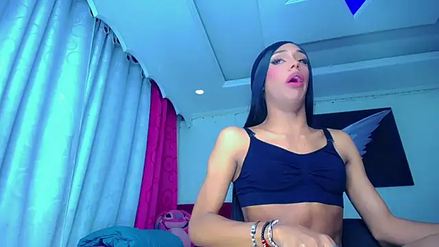 NahomiCamper online show from October 2025 10:19:01 PM