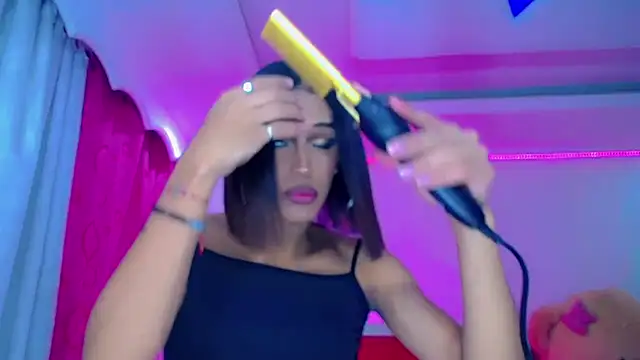 NahomiCamper online show from April 2026 10:38:02 PM