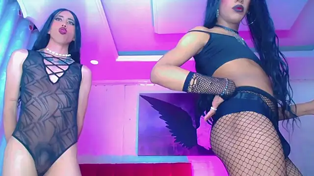 NahomiCamper online show from November 2025 03:21:02 AM