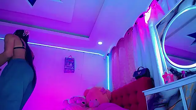 NahomiCamper online show from June 2026 01:33:02 AM