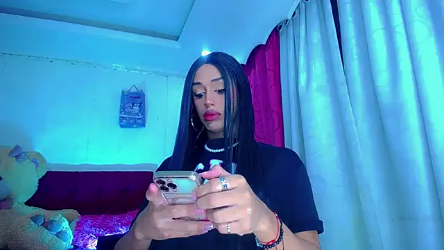 NahomiCamper online show from April 2026 11:31:01 PM