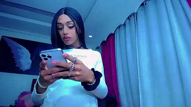 NahomiCamper online show from November 2025 10:02:01 PM