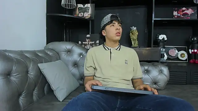 HeellBoy  online show from October 2025 08:10:01 PM