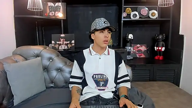 Snapshot of HeellBoy_ chatting on October 2025 08:41:02 PM HeellBoy online show from October 2025 08:41:02 PM