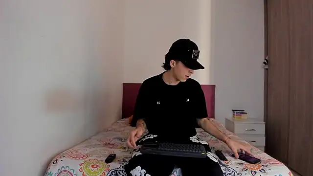 Snapshot of HeellBoy_ chatting on February 2026 12:38:01 PM HeellBoy online show from February 2026 12:38:01 PM