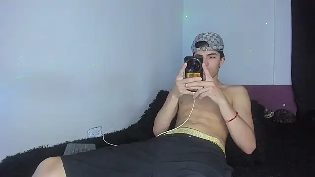 Snapshot of HeellBoy_ chatting on June 2026 10:18:02 PM HeellBoy online show from June 2026 10:18:02 PM