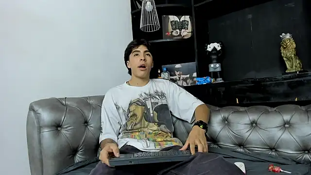 Snapshot of HeellBoy_ chatting on November 2025 08:03:01 PM HeellBoy online show from November 2025 08:03:01 PM