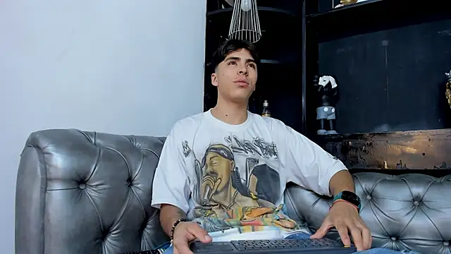 Snapshot of HeellBoy_ chatting on November 2025 03:29:03 AM HeellBoy online show from November 2025 03:29:03 AM