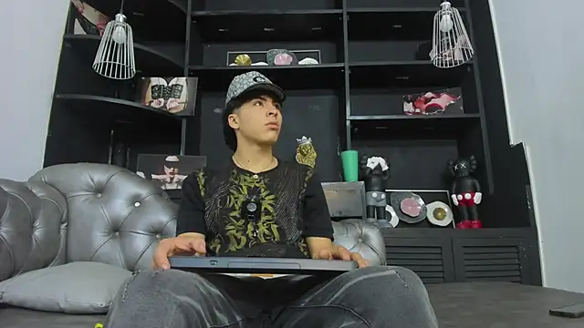 HeellBoy  online show from October 2025 07:22:01 PM
