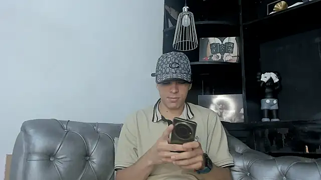 Snapshot of HeellBoy_ chatting on November 2025 02:27:02 AM HeellBoy online show from November 2025 02:27:02 AM