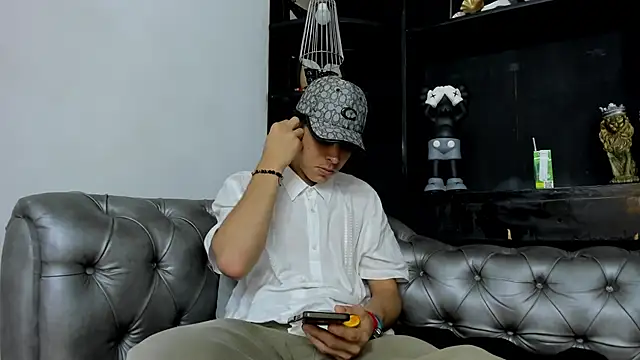 Snapshot of HeellBoy_ chatting on November 2025 02:34:02 AM HeellBoy online show from November 2025 02:34:02 AM