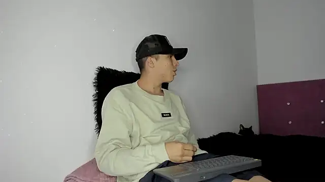 Snapshot of HeellBoy_ chatting on March 2026 02:59:01 AM HeellBoy online show from March 2026 02:59:01 AM