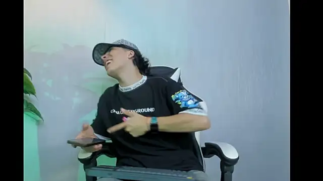 Snapshot of HeellBoy_ chatting on November 2025 02:55:02 AM HeellBoy online show from November 2025 02:55:02 AM