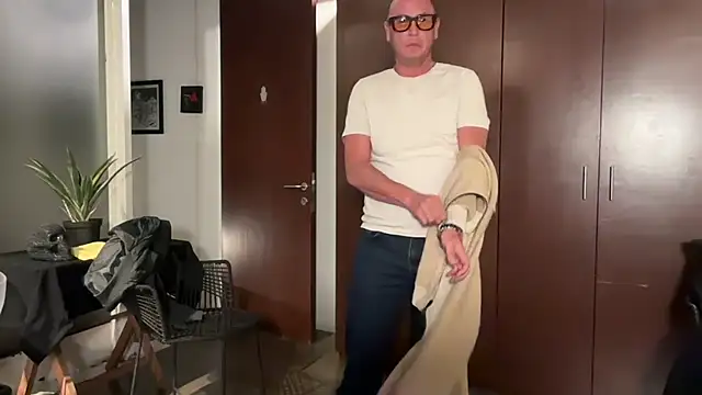 alanan881 online show from November 2025 01:28:01 AM