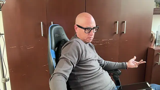 alanan881 online show from November 2025 05:57:01 PM