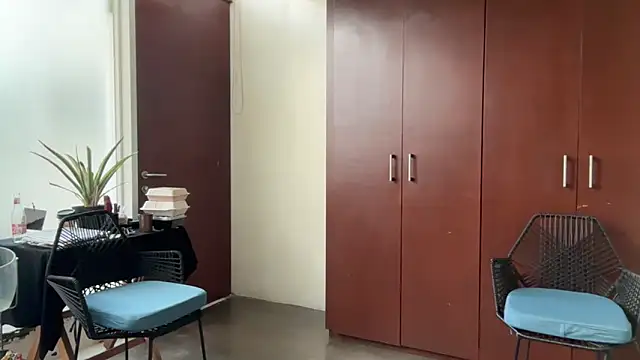 alanan881 online show from April 2026 01:51:01 PM