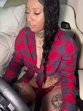 CrownedNyaries online show from January 2025 07:03:01 PM