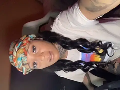 CrownedNyaries online show from February 2025 12:56:01 PM