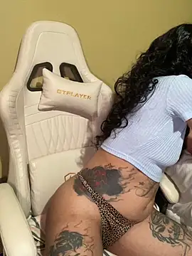 CrownedNyaries online show from February 2025 12:24:02 PM