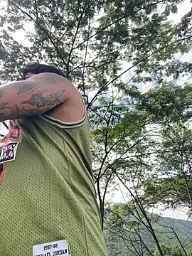 Lyon vach online show from November 2025 06:34:01 PM