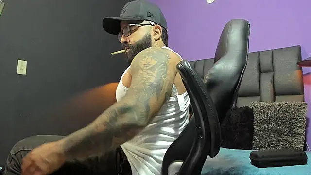 Lyon vach online show from March 2026 10:37:01 PM