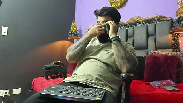 Lyon vach online show from December 2025 09:39:01 PM