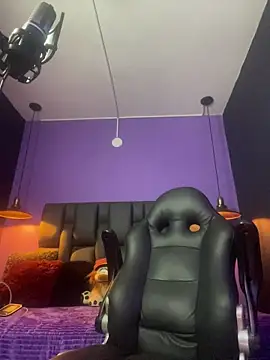 Lyon vach online show from November 2025 09:04:02 PM