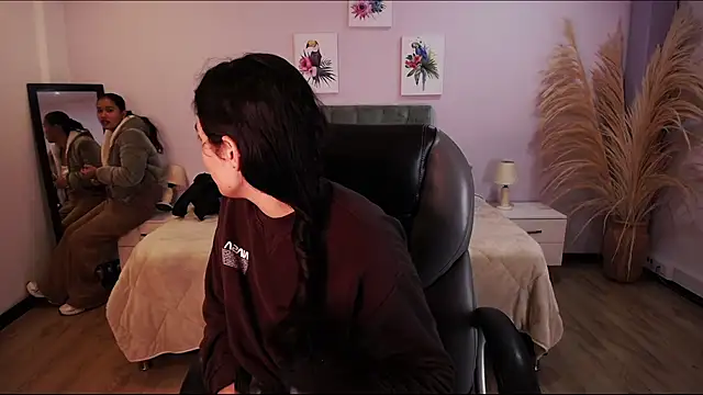 Snapshot of Icysweetcam chatting on November 2025 10:37:02 AM Icysweetcam online show from November 2025 10:37:02 AM