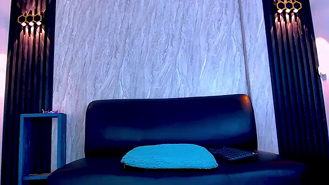 Snapshot of Molly_Spears chatting on December 2025 08:04:02 PM Molly Spears online show from December 2025 08:04:02 PM