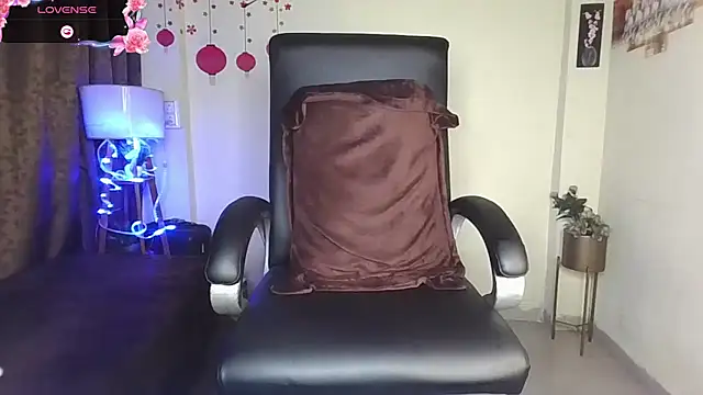 Black-Pearll online show from February 2026 05:13:01 PM