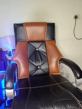 Snapshot of Black-Pearll chatting on March 2025 03:35:02 PM Black-Pearll online show from March 2025 03:35:02 PM