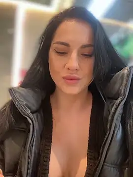 Snapshot of Roxana-Sexy chatting on February 2026 05:18:01 AM Roxana-Sexy online show from February 2026 05:18:01 AM