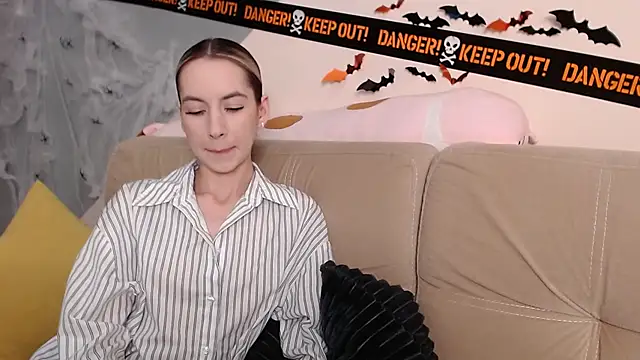 AmbrielHailey online show from November 2025 07:30:01 PM